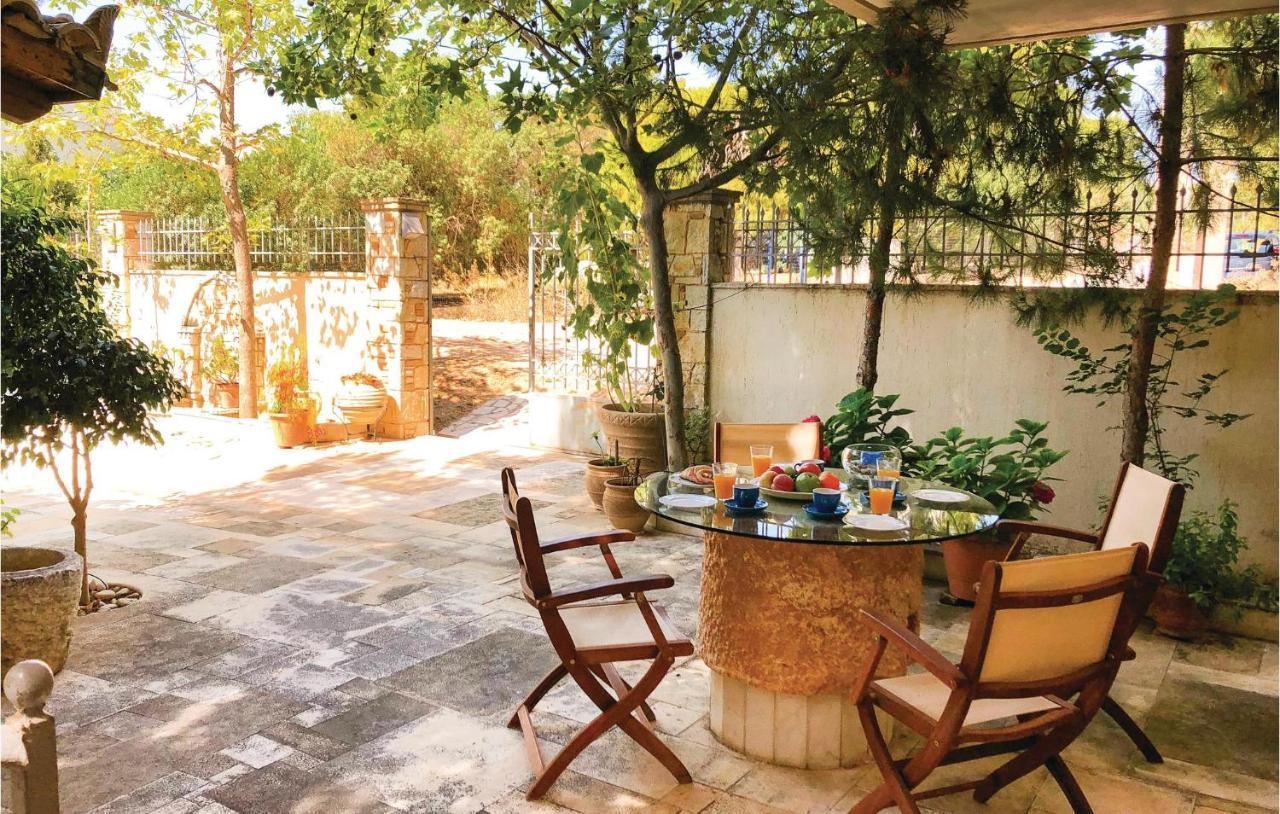 Amazing Home In Artemida With Kitchen מראה חיצוני תמונה